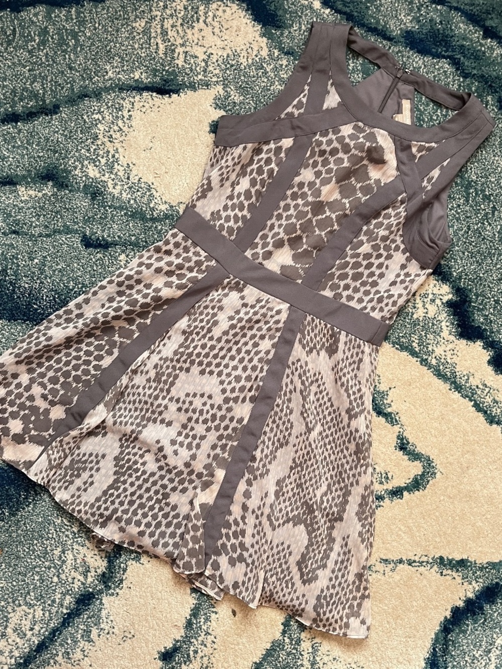 Banana Republic Dress 8P Gray Snake Animal Print Strappy Cutout A-Line Fit Flare